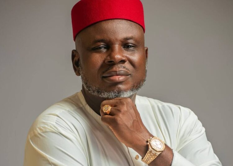 VIDEO: APC Chieftain, Nicholas Ukachukwu in a heated argument with those he allegedly owes N1bn