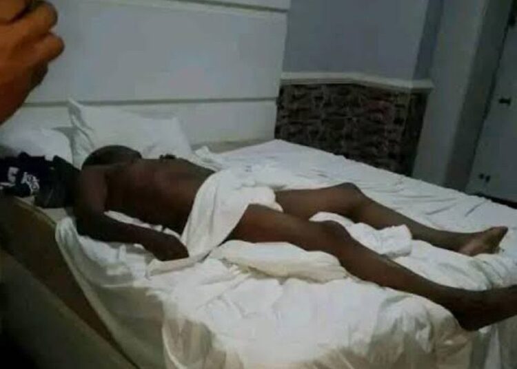 Customs Officer Found Dead In His HOTEL Room After Spending A Night With Two Women 1 Customs Officer Found Dead In His HOTEL Room After Spending A Night With Two Women