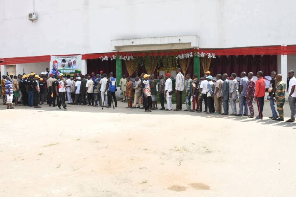 Abia State Govt, ASTOPU Unite to Promote Honesty as 164 Tricycle Operators Receive Rewards in Aba