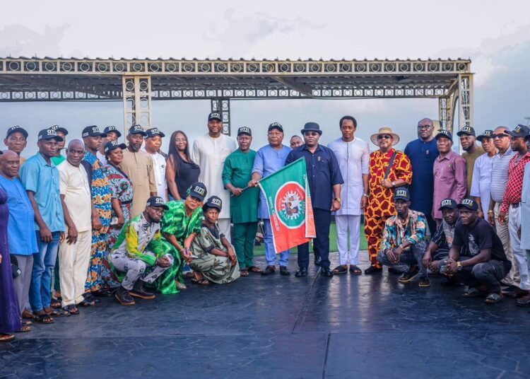 Emetu, Anyaso Receive Bende PDP Chairman, 13 Ward Executives into Labour Party 1 Emetu, Anyaso Receive Bende PDP Chairman, 13 Ward Executives into Labour Party