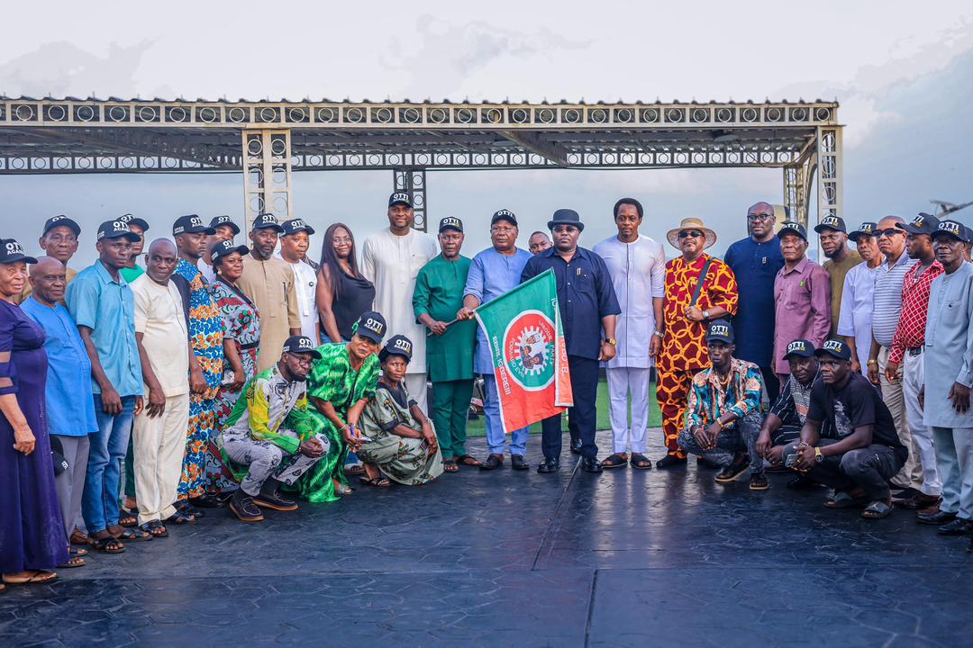 Emetu, Anyaso Receive Bende PDP Chairman, 13 Ward Executives into Labour Party 2 Emetu, Anyaso Receive Bende PDP Chairman, 13 Ward Executives into Labour Party