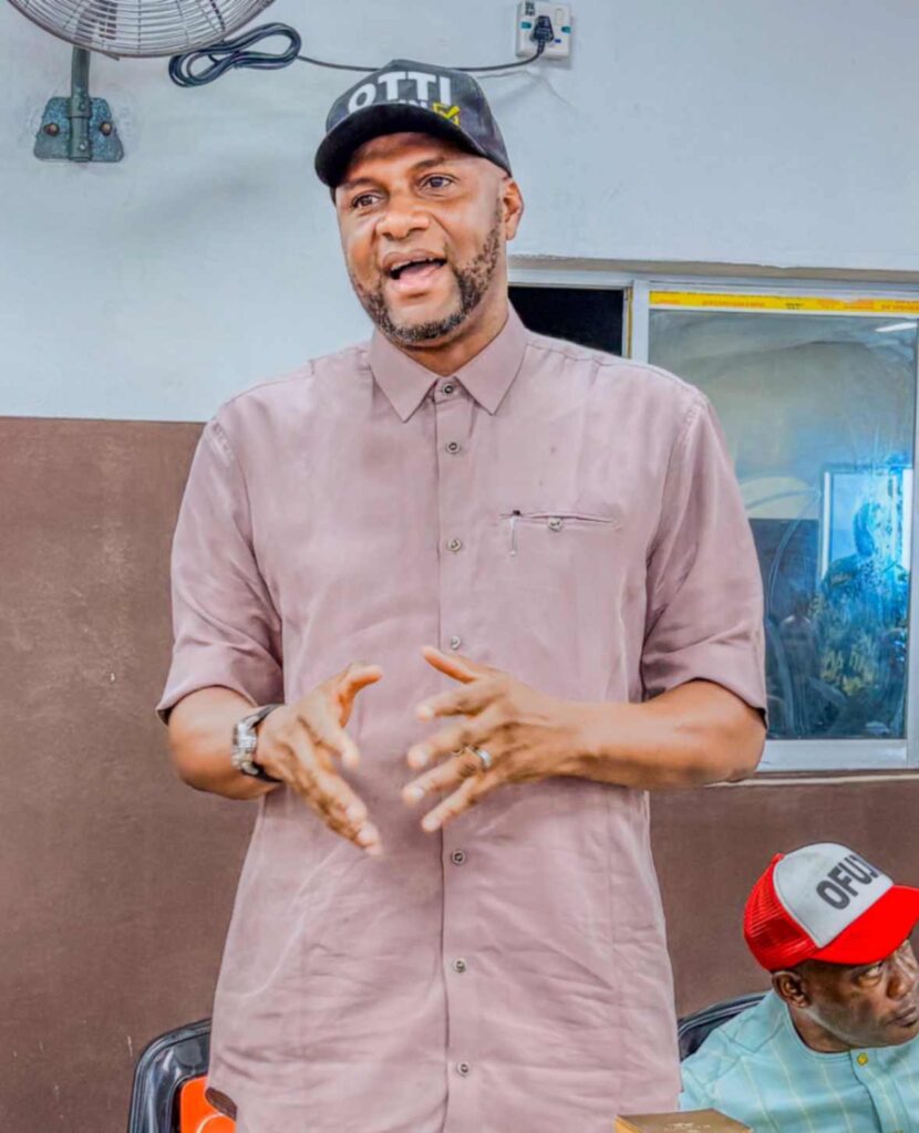 2027: Aba GSM Traders (Clothing Materials sellers) of Bende Extraction Declare Total Support for Dr. Chima Anyaso 2 2027: Aba GSM Traders (Clothing Materials sellers) of Bende Extraction Declare Total Support for Dr. Chima Anyaso