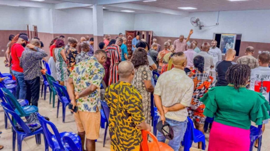 2027: Aba GSM Traders (Clothing Materials sellers) of Bende Extraction Declare Total Support for Dr. Chima Anyaso 4 2027: Aba GSM Traders (Clothing Materials sellers) of Bende Extraction Declare Total Support for Dr. Chima Anyaso