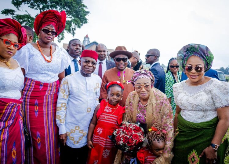 Otti Seeks Tinubu Partnership to Modernize Akwete Weaving as First Lady Visits Abia
