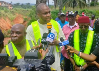 Chima Anyaso Visits Uzuakoli Erosion Site, Pledges Collaboration With Governor Otti To End Decades Of Environmental Threat