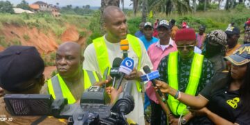 Chima Anyaso Visits Uzuakoli Erosion Site, Pledges Collaboration With Governor Otti To End Decades Of Environmental Threat