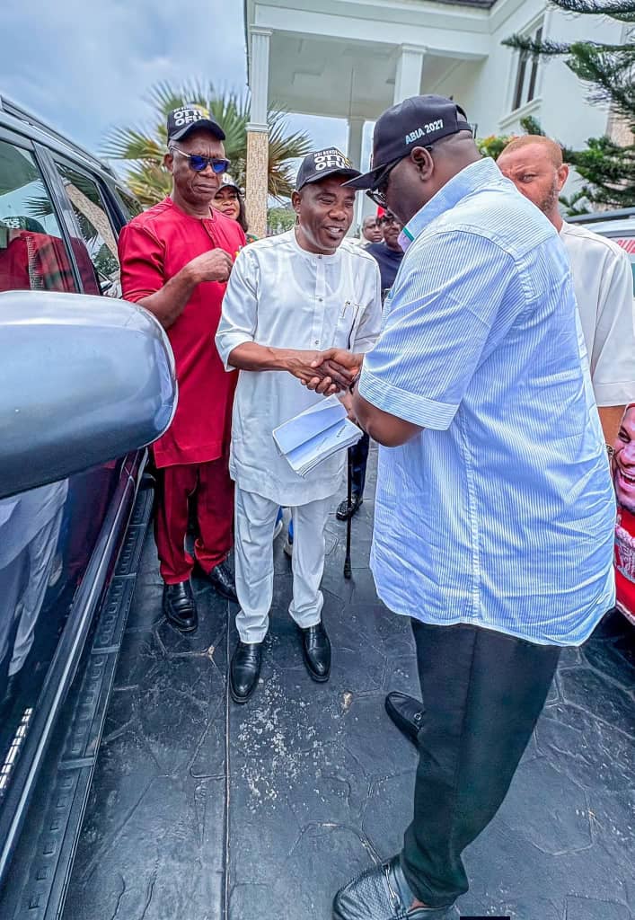 Anyaso Unveils Campaign Team for Bende, Hands Over SUVs to Top Officials 2 Anyaso Unveils Campaign Team for Bende, Hands Over SUVs to Top Officials