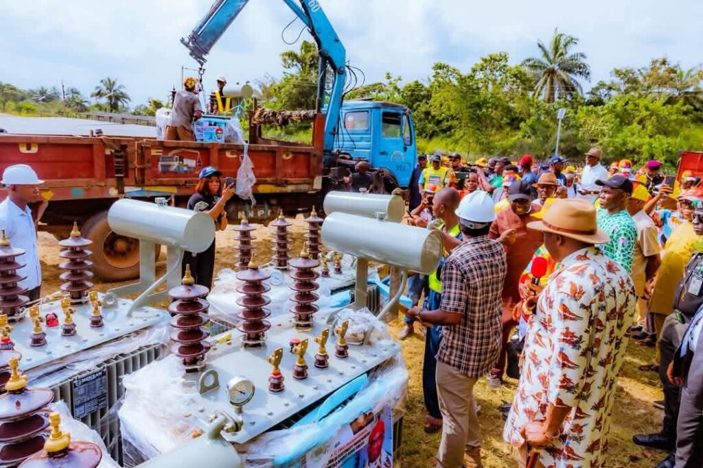 Deputy Speaker, Kalu Distributes 26 Transformers, 40,000 Solar Panels in Bende Light-Up Project