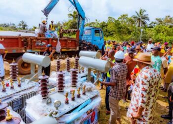 Deputy Speaker, Kalu Distributes 26 Transformers, 40,000 Solar Panels in Bende Light-Up Project