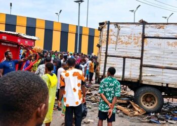 Truck Rams Into Pedestrians at Osisioma Junction, Aba; Two Feared Dead, Several Injured